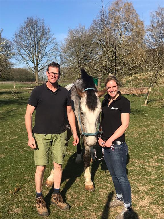 Ehepaar Schräder mit einem Pony